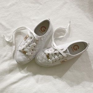 Women’s 6-6.5 Guess White Sneakers
